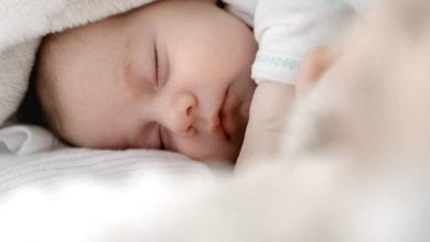 أسباب الثدي المتورم عند الطفل الرضيع