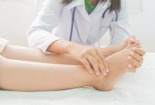 علاج الكدمات المنتفخة في القدم