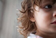 دليل الأمهات للتعامل مع القمل بدون توتر أو إحراج